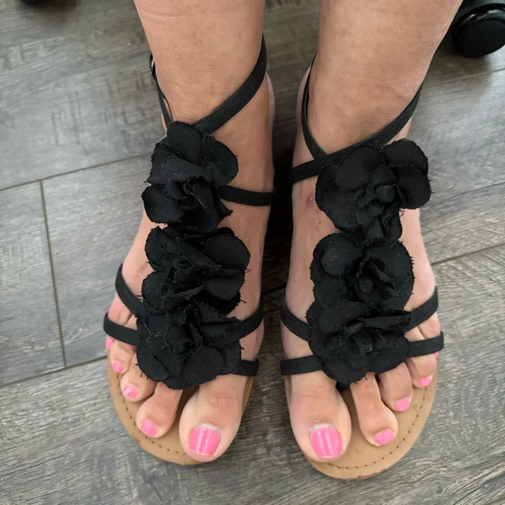 Nine West Plumerial Sandal Floral Fabric Sandals 11M Black Floral embellishment